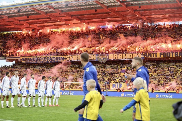 Romerlys på sydsiden på Brøndby Stadion