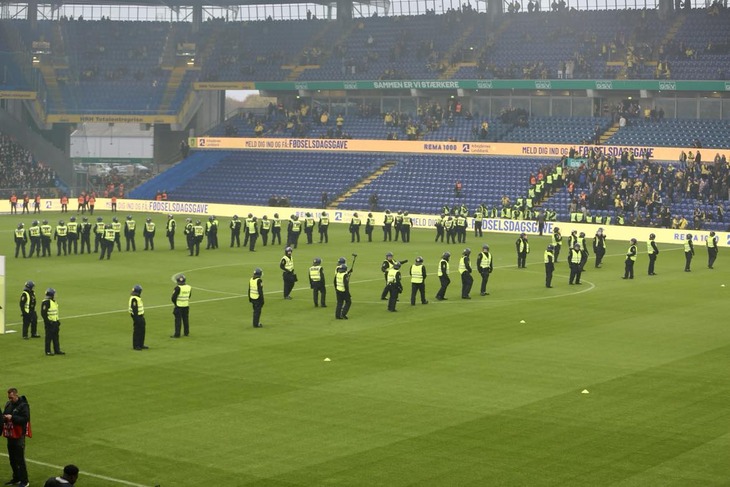 Politibetjente på Brøndby Stadion